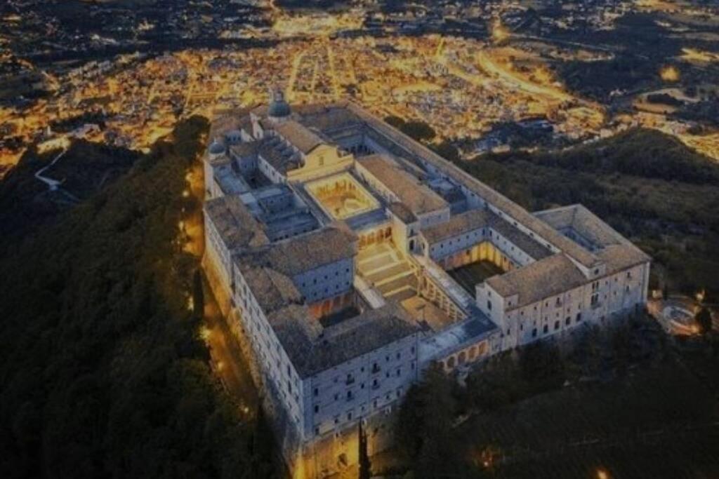 Accanto All'Autostrada Al Centro Tra Roma E Napoli Pontecorvo Extérieur photo